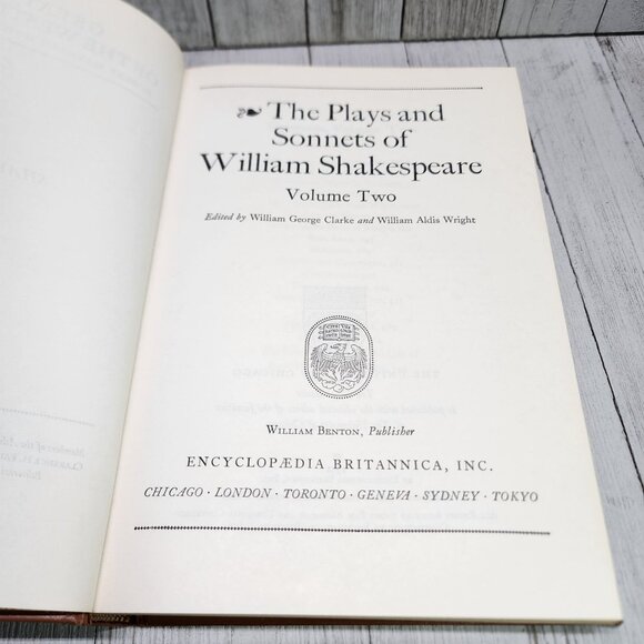 The Plays and Sonnets of William Shakespeare Volume II - Britannica Great Books - Picture 2 of 3